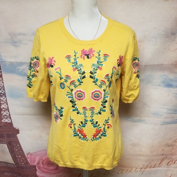 ⭐️ Chelsea & Theodore embroidered top - Picture 2 of 7